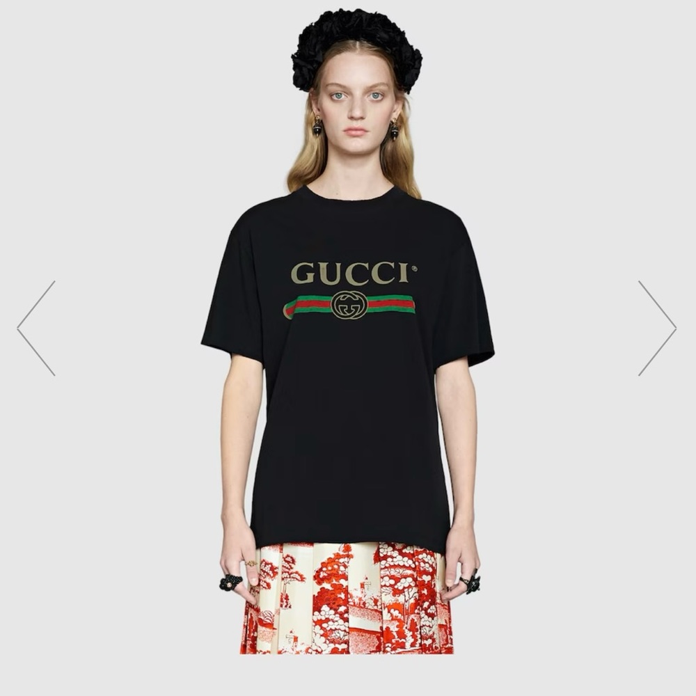 Authentic Gucci Women’s oversized black T shirt in size XS